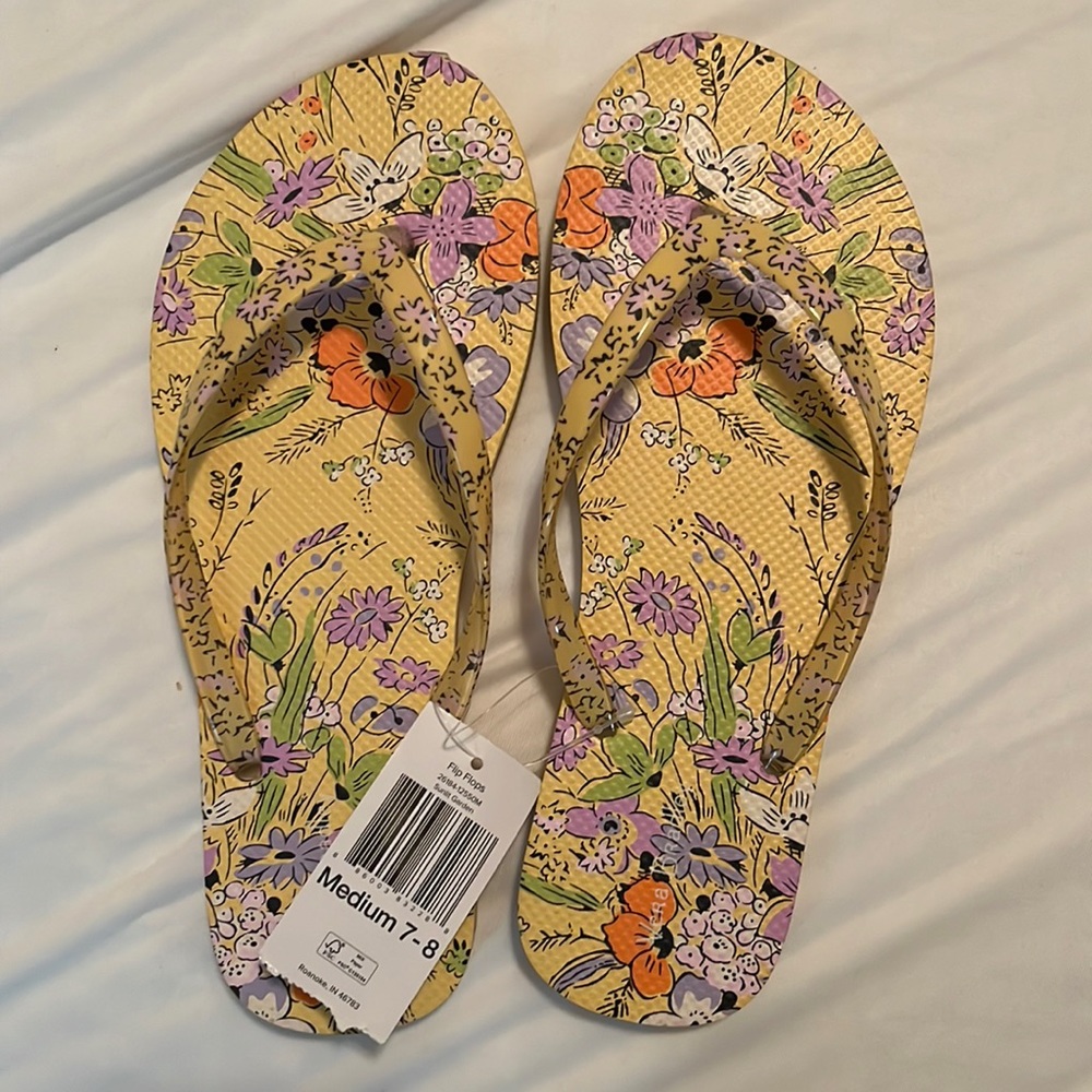NWT Vera Bradley flip flops